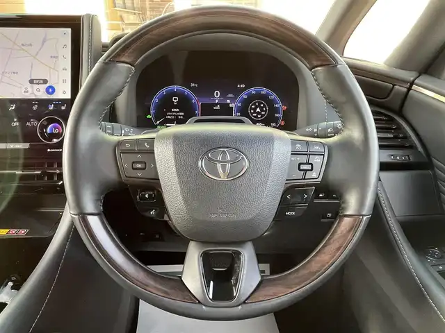 トヨタ アルファードハイブリット Z 宮崎県 2023(令5)年 2.3万km プラチナホワイトパールマイカ 左右独立ムーンルーフ/13.2インチフリップダウンモニター/セーフティセンス/・プリクラッシュセーフティ/・レーントレーシングアシスト/・レーンディパーチャーアラート/・全車速追従機能付レーダークルーズコントロール/・アダクティブハイビームシステム/・ロードサインアシスト/・ドライバー異常時対応システム/・プロアクティブドライビングアシスト/・発進遅れ告知機能/BSM（ブラインドスポットモニター）/14インチディスプレイオーディオ/ナビ／BT/USB/HDMI/フルセグTV／AppleCarPlay／Andorid audio/ETC2.0/パノラミックビューモニター/デジタルインナーミラー/おくだけ充電/パワーシート（運転席メモリー機能付）前席／2列目/パワーサンシェード　2列目／3列目/パワーバックドア/プッシュスタート／スマートキー/社外フロアマット