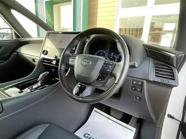 トヨタ アルファードハイブリット Z 宮崎県 2023(令5)年 2.3万km プラチナホワイトパールマイカ 左右独立ムーンルーフ/13.2インチフリップダウンモニター/セーフティセンス/・プリクラッシュセーフティ/・レーントレーシングアシスト/・レーンディパーチャーアラート/・全車速追従機能付レーダークルーズコントロール/・アダクティブハイビームシステム/・ロードサインアシスト/・ドライバー異常時対応システム/・プロアクティブドライビングアシスト/・発進遅れ告知機能/BSM（ブラインドスポットモニター）/14インチディスプレイオーディオ/ナビ／BT/USB/HDMI/フルセグTV／AppleCarPlay／Andorid audio/ETC2.0/パノラミックビューモニター/デジタルインナーミラー/おくだけ充電/パワーシート（運転席メモリー機能付）前席／2列目/パワーサンシェード　2列目／3列目/パワーバックドア/プッシュスタート／スマートキー/社外フロアマット