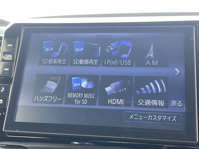ダイハツ ウェイク G SA 千葉県 2015(平27)年 8.4万km パールホワイトⅢ ８型ナビ　ＮＳＺＮ－６５ＤＢ　バックカメラ　フリップダウンモニター　スマアシ　両側パワースライドドア　フルセグ　ＢＴ　ＤＶＤ　ＵＳＢ端子　ＥＴＣ　スマートキー　ＬＥＤライト　オートライト 15AW