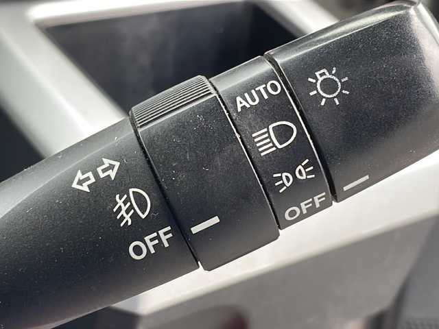 ダイハツ ウェイク G SA 千葉県 2015(平27)年 8.4万km パールホワイトⅢ ８型ナビ　ＮＳＺＮ－６５ＤＢ　バックカメラ　フリップダウンモニター　スマアシ　両側パワースライドドア　フルセグ　ＢＴ　ＤＶＤ　ＵＳＢ端子　ＥＴＣ　スマートキー　ＬＥＤライト　オートライト 15AW
