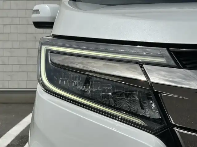 ホンダ ステップワゴン スパーダ クルスピセンシング 福岡県 2020(令2)年 4.8万km プラチナホワイトパール 純正10型SDナビ(フルセグTV/CD/DVD/BT)バックモニタホンダセンシング後席モニタ両側電動パワスラレーダークルコンETCシートヒーターUSBHDMI純正フロアマット純正LED純正アルミホイールプッシュスタートスマートキースペアキー