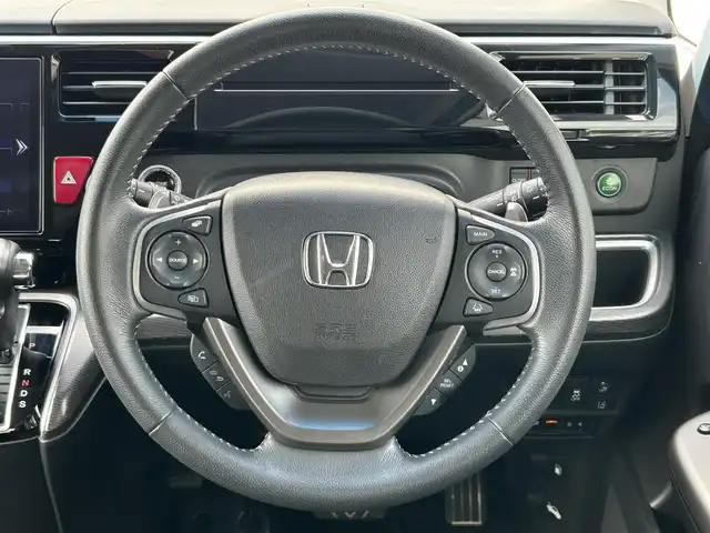 ホンダ ステップワゴン スパーダ クルスピセンシング 福岡県 2020(令2)年 4.8万km プラチナホワイトパール 純正10型SDナビ(フルセグTV/CD/DVD/BT)バックモニタホンダセンシング後席モニタ両側電動パワスラレーダークルコンETCシートヒーターUSBHDMI純正フロアマット純正LED純正アルミホイールプッシュスタートスマートキースペアキー