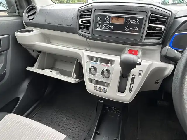 ダイハツ ミラ イース X SAⅢ 鹿児島県 2022(令4)年 3.2万km ブライトシルバーメタリック LEDオートライト/オートハイビーム/スマートアシスト/衝突被害軽減システム/クリアランスソナー/盗難防止装置/純正フロアマット/アイドリングストップ/社外ETC/純正オーディオCD/AM/FM