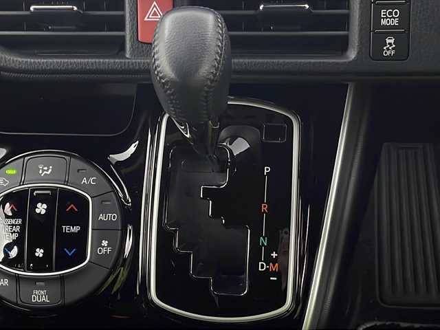 トヨタ ヴォクシー ZS 煌 宮城県 2018(平30)年 2.2万km ブラック ALPINEフリップダウンモニター/Toyota Safety Sense /・プリクラッシュセーフティ	/・レーンディパーチャーアラート	/・オートマチックハイビーム	/クルーズコントロール/ALPINE9型ナビ/・CD.DVD.BT.USB.SD/フルセグTV/バックカメラ/ドライブレコーダー（F）/ビルトインETC/LEDヘッドライト/LEDフォグランプ/革巻ステアリング/ステアリングスイッチ/アイドリングストップ/横滑り防止装置/プッシュスタート/スマートキー/純正16inAW/純正フロアマット/ロールサンシェード/シートバックテーブル/ドアバイザー