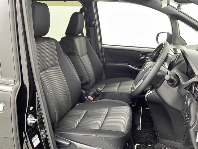 トヨタ ヴォクシー ZS 煌 宮城県 2018(平30)年 2.2万km ブラック ALPINEフリップダウンモニター/Toyota Safety Sense /・プリクラッシュセーフティ	/・レーンディパーチャーアラート	/・オートマチックハイビーム	/クルーズコントロール/ALPINE9型ナビ/・CD.DVD.BT.USB.SD/フルセグTV/バックカメラ/ドライブレコーダー（F）/ビルトインETC/LEDヘッドライト/LEDフォグランプ/革巻ステアリング/ステアリングスイッチ/アイドリングストップ/横滑り防止装置/プッシュスタート/スマートキー/純正16inAW/純正フロアマット/ロールサンシェード/シートバックテーブル/ドアバイザー