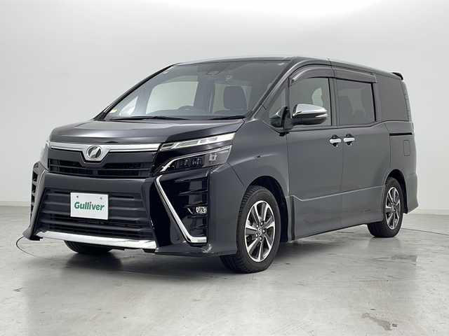 トヨタ ヴォクシー ZS 煌 宮城県 2018(平30)年 2.2万km ブラック ALPINEフリップダウンモニター/Toyota Safety Sense /・プリクラッシュセーフティ	/・レーンディパーチャーアラート	/・オートマチックハイビーム	/クルーズコントロール/ALPINE9型ナビ/・CD.DVD.BT.USB.SD/フルセグTV/バックカメラ/ドライブレコーダー（F）/ビルトインETC/LEDヘッドライト/LEDフォグランプ/革巻ステアリング/ステアリングスイッチ/アイドリングストップ/横滑り防止装置/プッシュスタート/スマートキー/純正16inAW/純正フロアマット/ロールサンシェード/シートバックテーブル/ドアバイザー