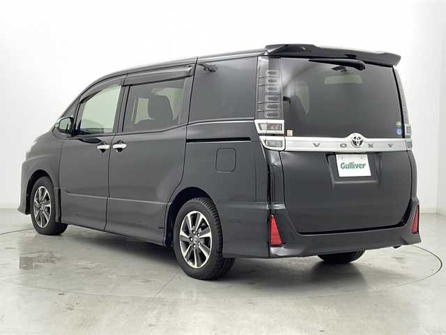 トヨタ ヴォクシー ZS 煌 宮城県 2018(平30)年 2.2万km ブラック ALPINEフリップダウンモニター/Toyota Safety Sense /・プリクラッシュセーフティ	/・レーンディパーチャーアラート	/・オートマチックハイビーム	/クルーズコントロール/ALPINE9型ナビ/・CD.DVD.BT.USB.SD/フルセグTV/バックカメラ/ドライブレコーダー（F）/ビルトインETC/LEDヘッドライト/LEDフォグランプ/革巻ステアリング/ステアリングスイッチ/アイドリングストップ/横滑り防止装置/プッシュスタート/スマートキー/純正16inAW/純正フロアマット/ロールサンシェード/シートバックテーブル/ドアバイザー