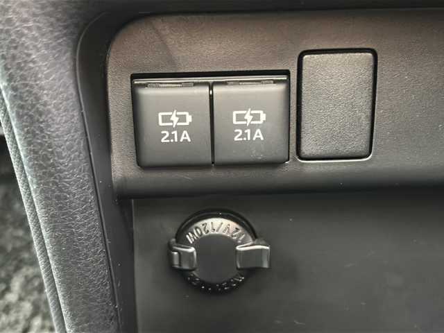 トヨタ ヴォクシー ZS 煌 石川県 2018(平30)年 2.2万km ブラック ALPINE9インチナビ/Bluetooth/フルセグ/CD/DVD/バックカメラ/ALPINEフリップダウンモニター/ETC/両側パワースライドドア/前方ドライブレコーダー/クルーズコントロール/ダブルエアコン/プッシュスタート/LEDヘッドライト/フォグランプ/オートライト/オートマチックハイビーム/アイドリングストップ/レーンキープアシスト/横滑り防止装置/衝突被害軽減システム/革巻きステアリング