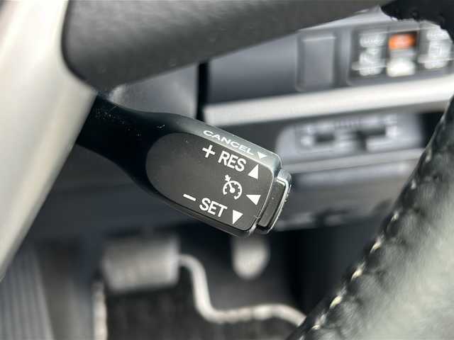 トヨタ ヴォクシー ZS 煌 石川県 2018(平30)年 2.2万km ブラック ALPINE9インチナビ/Bluetooth/フルセグ/CD/DVD/バックカメラ/ALPINEフリップダウンモニター/ETC/両側パワースライドドア/前方ドライブレコーダー/クルーズコントロール/ダブルエアコン/プッシュスタート/LEDヘッドライト/フォグランプ/オートライト/オートマチックハイビーム/アイドリングストップ/レーンキープアシスト/横滑り防止装置/衝突被害軽減システム/革巻きステアリング