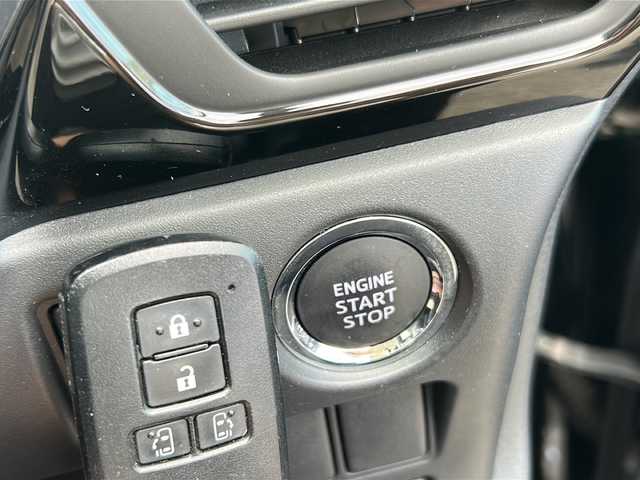 トヨタ ヴォクシー ZS 煌 石川県 2018(平30)年 2.2万km ブラック ALPINE9インチナビ/Bluetooth/フルセグ/CD/DVD/バックカメラ/ALPINEフリップダウンモニター/ETC/両側パワースライドドア/前方ドライブレコーダー/クルーズコントロール/ダブルエアコン/プッシュスタート/LEDヘッドライト/フォグランプ/オートライト/オートマチックハイビーム/アイドリングストップ/レーンキープアシスト/横滑り防止装置/衝突被害軽減システム/革巻きステアリング