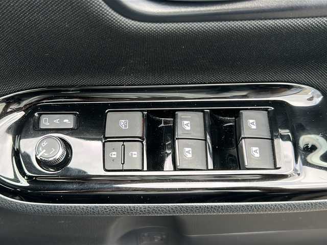 トヨタ ヴォクシー ZS 煌 石川県 2018(平30)年 2.2万km ブラック ALPINE9インチナビ/Bluetooth/フルセグ/CD/DVD/バックカメラ/ALPINEフリップダウンモニター/ETC/両側パワースライドドア/前方ドライブレコーダー/クルーズコントロール/ダブルエアコン/プッシュスタート/LEDヘッドライト/フォグランプ/オートライト/オートマチックハイビーム/アイドリングストップ/レーンキープアシスト/横滑り防止装置/衝突被害軽減システム/革巻きステアリング