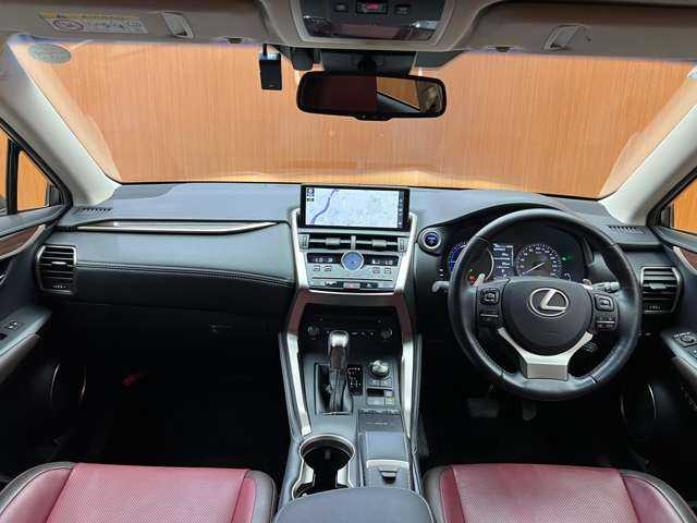 レクサス ＮＸ 300h バージョンL 千葉県 2018(平30)年 5.5万km ソニッククォーツ 三眼ＬＥＤ　/ＬＳＳ　　/純正ナビ　/バックカメラ　/ＢＳＭ　/赤革　/シートヒーター　/ベンチレーション　/メモリーパワーシート　/レーダークルーズコントロール　/電動リアゲート　/電動格納シート　/オートハイビーム