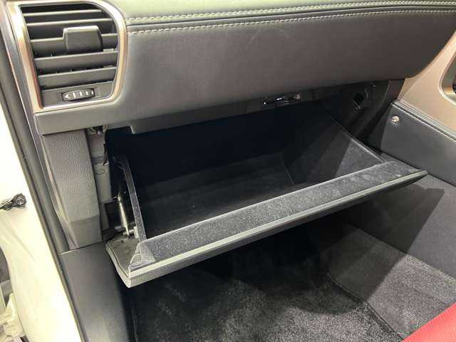 レクサス ＮＸ 300h バージョンL 千葉県 2018(平30)年 5.5万km ソニッククォーツ 三眼ＬＥＤ　/ＬＳＳ　　/純正ナビ　/バックカメラ　/ＢＳＭ　/赤革　/シートヒーター　/ベンチレーション　/メモリーパワーシート　/レーダークルーズコントロール　/電動リアゲート　/電動格納シート　/オートハイビーム