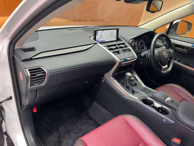 レクサス ＮＸ 300h バージョンL 千葉県 2018(平30)年 5.5万km ソニッククォーツ 三眼ＬＥＤ　/ＬＳＳ　　/純正ナビ　/バックカメラ　/ＢＳＭ　/赤革　/シートヒーター　/ベンチレーション　/メモリーパワーシート　/レーダークルーズコントロール　/電動リアゲート　/電動格納シート　/オートハイビーム