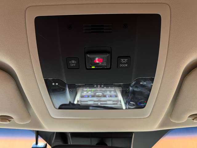レクサス ＮＸ 300h バージョンL 千葉県 2018(平30)年 5.5万km ソニッククォーツ 三眼ＬＥＤ　/ＬＳＳ　　/純正ナビ　/バックカメラ　/ＢＳＭ　/赤革　/シートヒーター　/ベンチレーション　/メモリーパワーシート　/レーダークルーズコントロール　/電動リアゲート　/電動格納シート　/オートハイビーム