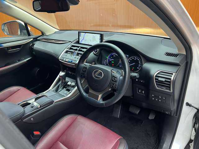 レクサス ＮＸ 300h バージョンL 千葉県 2018(平30)年 5.5万km ソニッククォーツ 三眼ＬＥＤ　/ＬＳＳ　　/純正ナビ　/バックカメラ　/ＢＳＭ　/赤革　/シートヒーター　/ベンチレーション　/メモリーパワーシート　/レーダークルーズコントロール　/電動リアゲート　/電動格納シート　/オートハイビーム