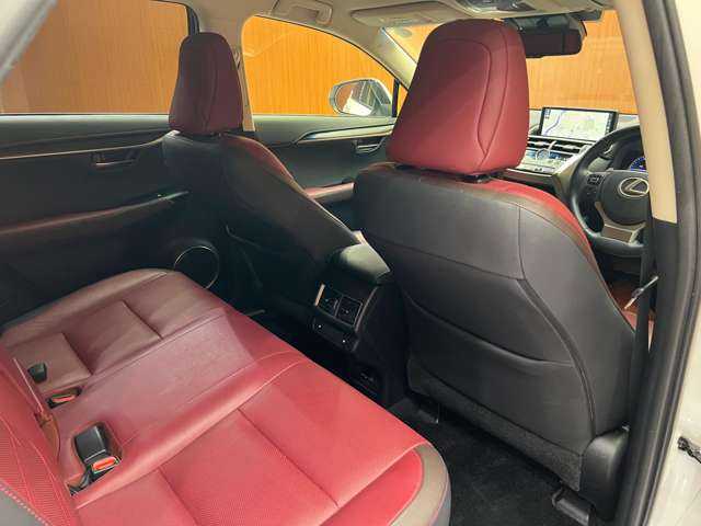 レクサス ＮＸ 300h バージョンL 千葉県 2018(平30)年 5.5万km ソニッククォーツ 三眼ＬＥＤ　/ＬＳＳ　　/純正ナビ　/バックカメラ　/ＢＳＭ　/赤革　/シートヒーター　/ベンチレーション　/メモリーパワーシート　/レーダークルーズコントロール　/電動リアゲート　/電動格納シート　/オートハイビーム