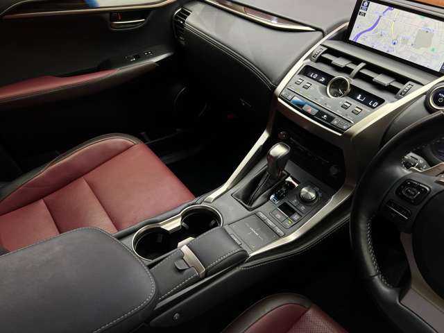 レクサス ＮＸ 300h バージョンL 千葉県 2018(平30)年 5.5万km ソニッククォーツ 三眼ＬＥＤ　/ＬＳＳ　　/純正ナビ　/バックカメラ　/ＢＳＭ　/赤革　/シートヒーター　/ベンチレーション　/メモリーパワーシート　/レーダークルーズコントロール　/電動リアゲート　/電動格納シート　/オートハイビーム