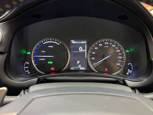 レクサス ＮＸ 300h バージョンL 千葉県 2018(平30)年 5.5万km ソニッククォーツ 三眼ＬＥＤ　/ＬＳＳ　　/純正ナビ　/バックカメラ　/ＢＳＭ　/赤革　/シートヒーター　/ベンチレーション　/メモリーパワーシート　/レーダークルーズコントロール　/電動リアゲート　/電動格納シート　/オートハイビーム