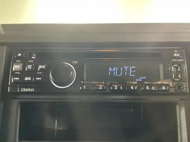 スズキ ジムニー XL 福岡県 2019(令1)年 1.8万km ジャングルグリーン ・ワンオーナー/・５速ＭＴ　/・社外オーディオ　/（ＡＭ　ＦＭ　ＵＳＢ　ＣＤ）　/・ダウンヒルアシスト　/・衝突軽減システム　/・レーンキープ　/・横滑り防止　/・シートヒーター　/・背面タイヤ　/・オートライト　/・ハロゲンヘッドライト　/・電格ミラー/・スペアキー