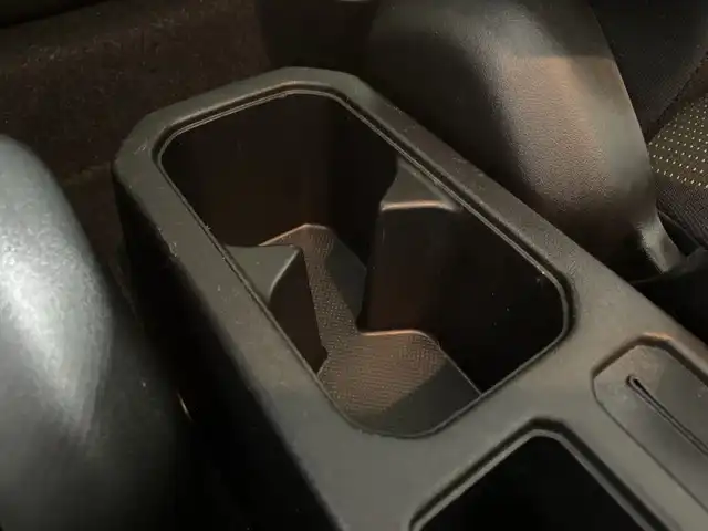 スズキ ジムニー XL 福岡県 2019(令1)年 1.8万km ジャングルグリーン ・ワンオーナー/・５速ＭＴ　/・社外オーディオ　/（ＡＭ　ＦＭ　ＵＳＢ　ＣＤ）　/・ダウンヒルアシスト　/・衝突軽減システム　/・レーンキープ　/・横滑り防止　/・シートヒーター　/・背面タイヤ　/・オートライト　/・ハロゲンヘッドライト　/・電格ミラー/・スペアキー