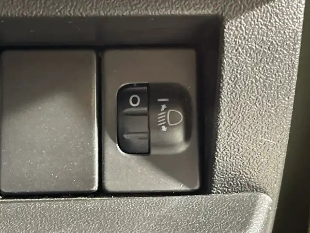 スズキ ジムニー XL 福岡県 2019(令1)年 1.8万km ジャングルグリーン ・ワンオーナー/・５速ＭＴ　/・社外オーディオ　/（ＡＭ　ＦＭ　ＵＳＢ　ＣＤ）　/・ダウンヒルアシスト　/・衝突軽減システム　/・レーンキープ　/・横滑り防止　/・シートヒーター　/・背面タイヤ　/・オートライト　/・ハロゲンヘッドライト　/・電格ミラー/・スペアキー