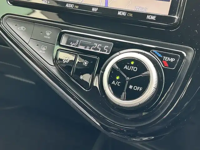 トヨタ アクア クロスオーバー 島根県 2018(平30)年 6.8万km ホワイトパールクリスタルシャイン トヨタセーフティセンス/純正9インチナビ/CD/DVD/DTV/Bluetooth/バックカメラ/LEDオートライト/オートマチックハイビーム /LDA/コーナーセンサー /ドライブレコーダー/ビルトインETC/社外AW付きスタッドレス積込/スマートキー/プッシュスタート /純正フロアマット/ドアバイザー/ハーフレザー調シート/ステアリングスイッチ