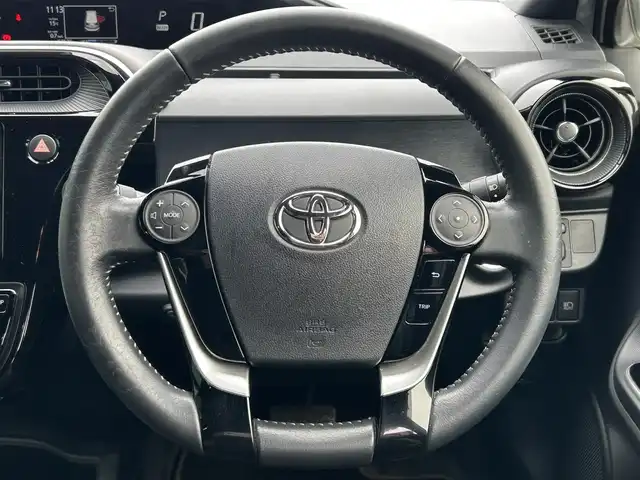 トヨタ アクア クロスオーバー 島根県 2018(平30)年 6.8万km ホワイトパールクリスタルシャイン トヨタセーフティセンス/純正9インチナビ/CD/DVD/DTV/Bluetooth/バックカメラ/LEDオートライト/オートマチックハイビーム /LDA/コーナーセンサー /ドライブレコーダー/ビルトインETC/社外AW付きスタッドレス積込/スマートキー/プッシュスタート /純正フロアマット/ドアバイザー/ハーフレザー調シート/ステアリングスイッチ