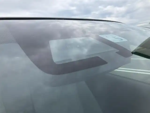 トヨタ アクア L 鳥取県 2020(令2)年 5.8万km スーパーホワイトⅡ 社外ナビ/BT/USB/トヨタセーフティセンス/レーンキープアシスト/ETC/ドライブレコーダー/オートハイビーム/リモコンキー/純正フロアマット/ドアバイザー