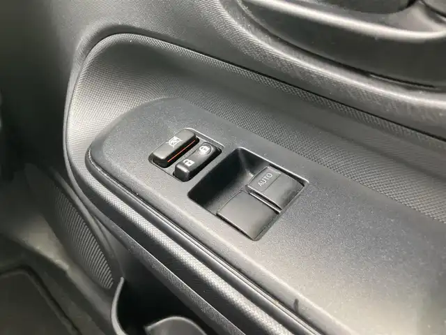 トヨタ アクア L 鳥取県 2020(令2)年 5.8万km スーパーホワイトⅡ 社外ナビ/BT/USB/トヨタセーフティセンス/レーンキープアシスト/ETC/ドライブレコーダー/オートハイビーム/リモコンキー/純正フロアマット/ドアバイザー