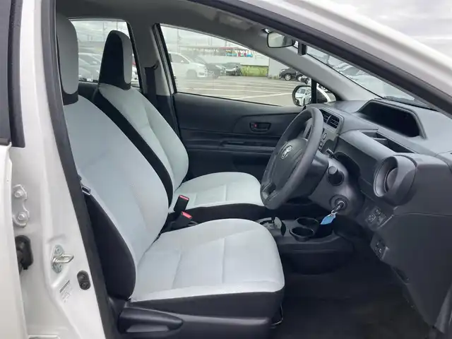トヨタ アクア L 鳥取県 2020(令2)年 5.8万km スーパーホワイトⅡ 社外ナビ/BT/USB/トヨタセーフティセンス/レーンキープアシスト/ETC/ドライブレコーダー/オートハイビーム/リモコンキー/純正フロアマット/ドアバイザー