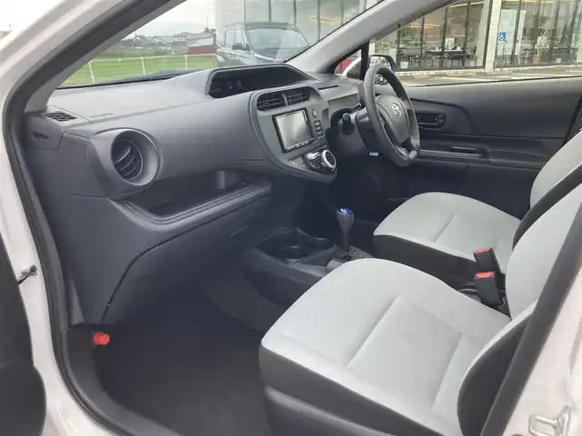 トヨタ アクア L 鳥取県 2020(令2)年 5.8万km スーパーホワイトⅡ 社外ナビ/BT/USB/トヨタセーフティセンス/レーンキープアシスト/ETC/ドライブレコーダー/オートハイビーム/リモコンキー/純正フロアマット/ドアバイザー