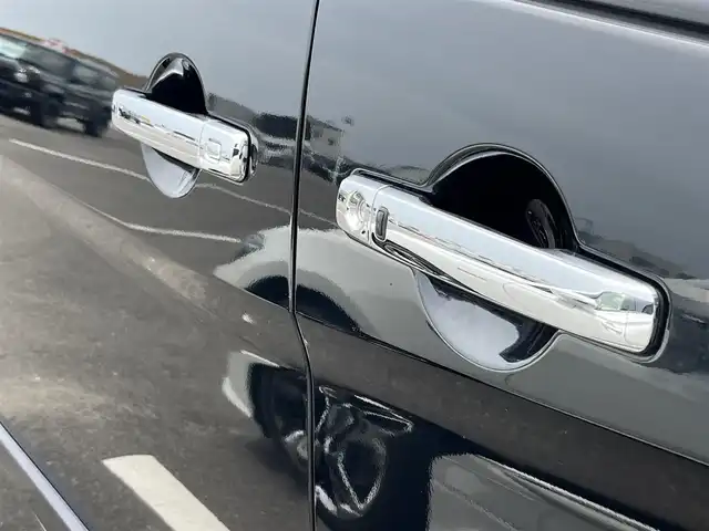 日産 セレナ ハイウェイスター Vセレクション 香川県 2018(平30)年 3.8万km ダイヤモンドブラック 登録時走行距離：37986km/ディーラー純正SDナビ/　MSV フルセグTV/純正フリップダウンモニター/両側パワースライドドア/エマージェンシーブレーキ/レーンキープアシスト/レーダークルーズコントロール/クリアランスソナー/アイドリングストップ/横滑り防止装置/オートホールド機能付き電子パーキングブレーキ/ロールサンシェード/ISOFIX/ETC/純正ドライブレコーダー/デジタルインナーミラー/プッシュスタート/スマートキー