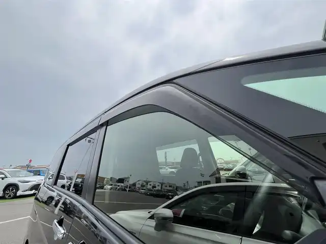 日産 セレナ ハイウェイスター Vセレクション 香川県 2018(平30)年 3.8万km ダイヤモンドブラック 登録時走行距離：37986km/ディーラー純正SDナビ/　MSV フルセグTV/純正フリップダウンモニター/両側パワースライドドア/エマージェンシーブレーキ/レーンキープアシスト/レーダークルーズコントロール/クリアランスソナー/アイドリングストップ/横滑り防止装置/オートホールド機能付き電子パーキングブレーキ/ロールサンシェード/ISOFIX/ETC/純正ドライブレコーダー/デジタルインナーミラー/プッシュスタート/スマートキー