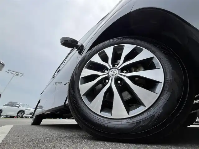 日産 セレナ ハイウェイスター Vセレクション 香川県 2018(平30)年 3.8万km ダイヤモンドブラック 登録時走行距離：37986km/ディーラー純正SDナビ/　MSV フルセグTV/純正フリップダウンモニター/両側パワースライドドア/エマージェンシーブレーキ/レーンキープアシスト/レーダークルーズコントロール/クリアランスソナー/アイドリングストップ/横滑り防止装置/オートホールド機能付き電子パーキングブレーキ/ロールサンシェード/ISOFIX/ETC/純正ドライブレコーダー/デジタルインナーミラー/プッシュスタート/スマートキー