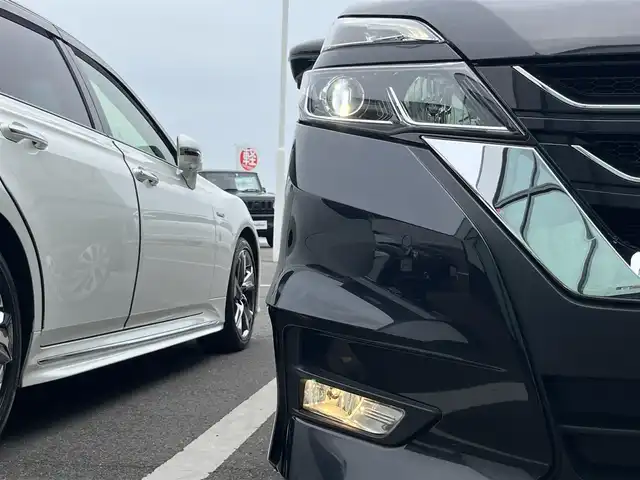 日産 セレナ ハイウェイスター Vセレクション 香川県 2018(平30)年 3.8万km ダイヤモンドブラック 登録時走行距離：37986km/ディーラー純正SDナビ/　MSV フルセグTV/純正フリップダウンモニター/両側パワースライドドア/エマージェンシーブレーキ/レーンキープアシスト/レーダークルーズコントロール/クリアランスソナー/アイドリングストップ/横滑り防止装置/オートホールド機能付き電子パーキングブレーキ/ロールサンシェード/ISOFIX/ETC/純正ドライブレコーダー/デジタルインナーミラー/プッシュスタート/スマートキー