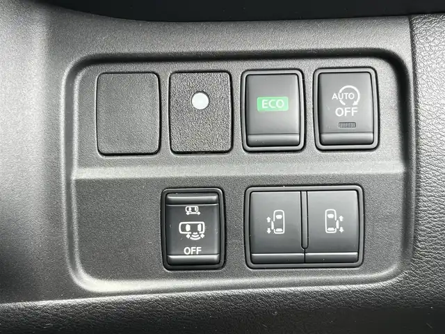 日産 セレナ ハイウェイスター Vセレクション 香川県 2018(平30)年 3.8万km ダイヤモンドブラック 登録時走行距離：37986km/ディーラー純正SDナビ/　MSV フルセグTV/純正フリップダウンモニター/両側パワースライドドア/エマージェンシーブレーキ/レーンキープアシスト/レーダークルーズコントロール/クリアランスソナー/アイドリングストップ/横滑り防止装置/オートホールド機能付き電子パーキングブレーキ/ロールサンシェード/ISOFIX/ETC/純正ドライブレコーダー/デジタルインナーミラー/プッシュスタート/スマートキー