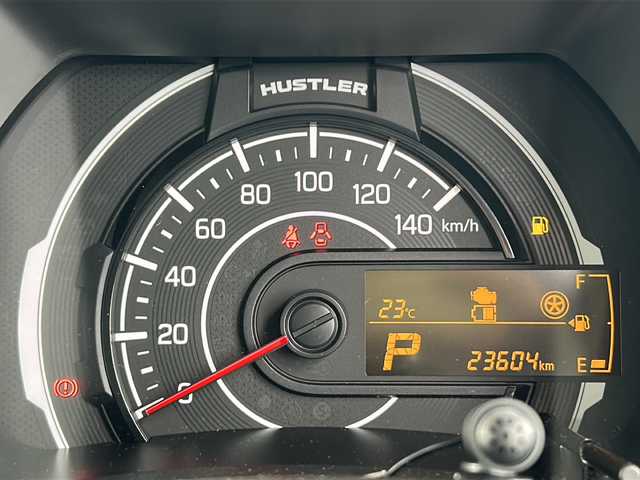 スズキ ハスラー HYBRID G 三重県 2020(令2)年 2.4万km フェニックスレッドパール/ガンメタリック2トーンルーフ 前席シートヒーター /スペアキー /オートライト /ヘッドライトレベライザー /アイドリングストップ /横滑り防止 /純正フロアマット /スマートキー /プッシュスタート /オートエアコン /電動格納ミラー /禁煙車