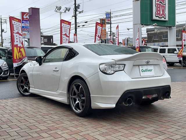 トヨタ ８６ GT 鳥取県 2012(平24)年 7.9万km サテンホワイトパール モデリスタエアロ/アドバン18インチAW/柿本改マフラー/社外ディスプレイオーディオ/社外ヘッドライト/社外テールライト（純正あり）/社外リップスポイラー/社外ステアリング/社外インテリアパネル/アペックス車高調（積込）/ボンネットラッピング