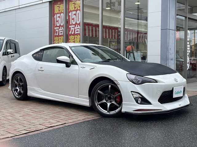 トヨタ ８６ GT 鳥取県 2012(平24)年 7.9万km サテンホワイトパール モデリスタエアロ/アドバン18インチAW/柿本改マフラー/社外ディスプレイオーディオ/社外ヘッドライト/社外テールライト（純正あり）/社外リップスポイラー/社外ステアリング/社外インテリアパネル/アペックス車高調（積込）/ボンネットラッピング