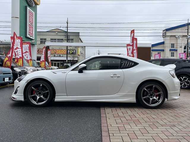 トヨタ ８６ GT 鳥取県 2012(平24)年 7.9万km サテンホワイトパール モデリスタエアロ/アドバン18インチAW/柿本改マフラー/社外ディスプレイオーディオ/社外ヘッドライト/社外テールライト（純正あり）/社外リップスポイラー/社外ステアリング/社外インテリアパネル/アペックス車高調（積込）/ボンネットラッピング