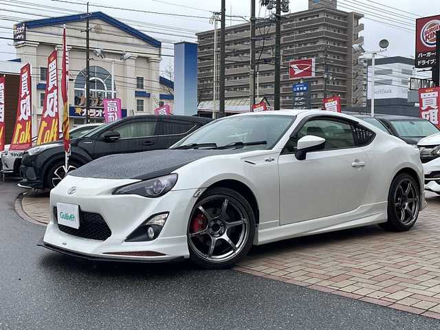 トヨタ ８６ GT 鳥取県 2012(平24)年 7.9万km サテンホワイトパール モデリスタエアロ/アドバン18インチAW/柿本改マフラー/社外ディスプレイオーディオ/社外ヘッドライト/社外テールライト（純正あり）/社外リップスポイラー/社外ステアリング/社外インテリアパネル/アペックス車高調（積込）/ボンネットラッピング