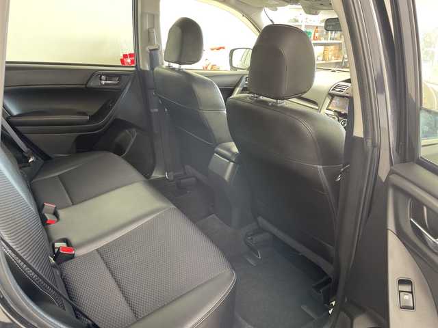 スバル フォレスター S－リミテッド 道央・札幌 2015(平27)年 5万km ダークグレーメタリック ・4WD/アイサイトver.3/・ルーフレール/・純正SDナビ/　　（AM/FM/CD/DVD/BT/フルセグ）/・バックカメラ/・オートライト/HIDヘッドライト/・ハーフレザーシート/・運転席/助手席シートヒーター/・運転席/助手席パワーシート/・追従クルーズコントロール/・先行車発進お知らせ/・プリクラッシュブレーキ/・アクティブレーンキープ（車線逸脱抑制）/・パドルシフト/・X-MODE/・ETC