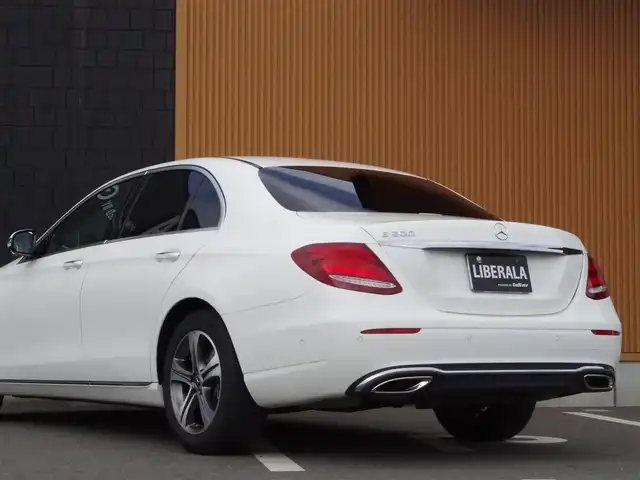 メルセデス・ベンツ Ｅ２００ アバンギャルド 埼玉県 2019(令1)年 4.2万km 白 ブラックレザーシート/アダプティブクルーズコントロール/レーダーセーフティパッケージ/ヘッドアップディスプレイ/Carplay/Burmester/パークセンサー/ブラインドスポットモニター/全周囲カメラ/純正ナビ/ETC/フルセグTV/シートヒーター/シートポジションメモリー機能