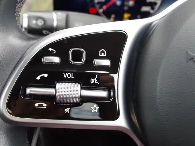 メルセデス・ベンツ Ｅ２００ アバンギャルド 埼玉県 2019(令1)年 4.2万km 白 ブラックレザーシート/アダプティブクルーズコントロール/レーダーセーフティパッケージ/ヘッドアップディスプレイ/Carplay/Burmester/パークセンサー/ブラインドスポットモニター/全周囲カメラ/純正ナビ/ETC/フルセグTV/シートヒーター/シートポジションメモリー機能