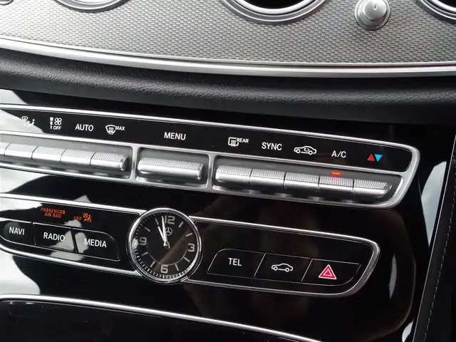 メルセデス・ベンツ Ｅ２００ アバンギャルド 埼玉県 2019(令1)年 4.2万km 白 ブラックレザーシート/アダプティブクルーズコントロール/レーダーセーフティパッケージ/ヘッドアップディスプレイ/Carplay/Burmester/パークセンサー/ブラインドスポットモニター/全周囲カメラ/純正ナビ/ETC/フルセグTV/シートヒーター/シートポジションメモリー機能
