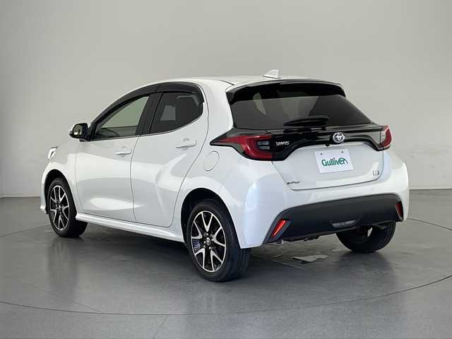 トヨタ ヤリス ハイブリッド Z 長野県 2022(令4)年 2.2万km ホワイトパールクリスタルシャイン 4WD/純正ナビ/トヨタセーフティセンス/先行車発進お知らせ/追従型クルーズコントロール/全方位カメラ/バックカメラ/フルセグTV/Bluetooth/USB/ビルトインETC/シートヒーター（運転席、助手席）/オートライト/LEDヘッドライト/オートマチックハイビーム/フォグランプ/ステアリングスイッチ/ワイパーデアイサー/ドアミラーヒーター/ウインカーミラー/電動格納ミラー/ドアバイザー