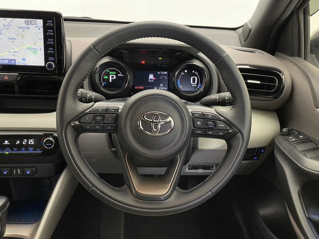 トヨタ ヤリス ハイブリッド Z 長野県 2022(令4)年 2.2万km ホワイトパールクリスタルシャイン 4WD/純正ナビ/トヨタセーフティセンス/先行車発進お知らせ/追従型クルーズコントロール/全方位カメラ/バックカメラ/フルセグTV/Bluetooth/USB/ビルトインETC/シートヒーター（運転席、助手席）/オートライト/LEDヘッドライト/オートマチックハイビーム/フォグランプ/ステアリングスイッチ/ワイパーデアイサー/ドアミラーヒーター/ウインカーミラー/電動格納ミラー/ドアバイザー