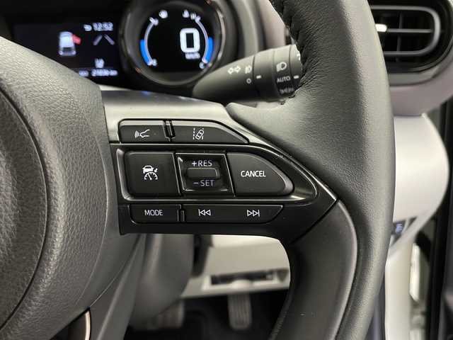 トヨタ ヤリス ハイブリッド Z 長野県 2022(令4)年 2.2万km ホワイトパールクリスタルシャイン 4WD/純正ナビ/トヨタセーフティセンス/先行車発進お知らせ/追従型クルーズコントロール/全方位カメラ/バックカメラ/フルセグTV/Bluetooth/USB/ビルトインETC/シートヒーター（運転席、助手席）/オートライト/LEDヘッドライト/オートマチックハイビーム/フォグランプ/ステアリングスイッチ/ワイパーデアイサー/ドアミラーヒーター/ウインカーミラー/電動格納ミラー/ドアバイザー