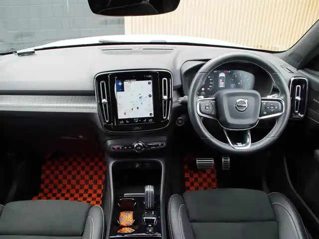 ボルボ ＸＣ４０ T4 AWD Rデザイン 埼玉県 2019(平31)年 3.7万km パール ブラックハーフレザーシート/アダプティブクルーズコントロール/インテリセーフ/harman/kardon/CarPlay/パークセンサー/ブラインドスポットモニター/全周囲カメラ/純正ナビ/ドラレコ/ETC/フルセグTV/シートヒーター/シートポジションメモリー機能